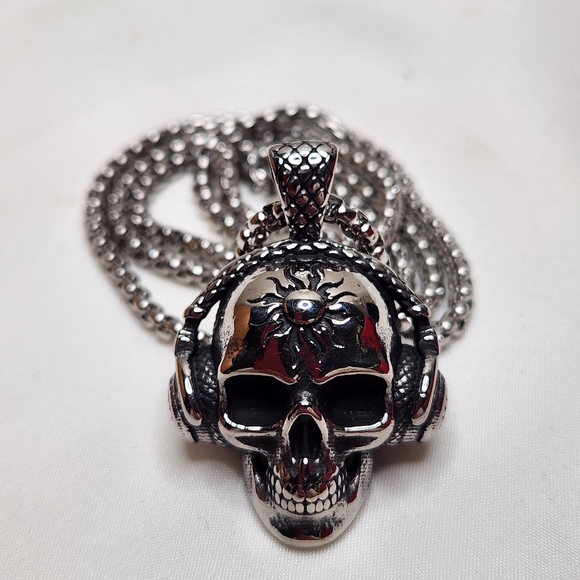 unbranded Other - Stainless Steel Skull Necklace w/ Headphones and Sun Detail Chain Incl NWOT